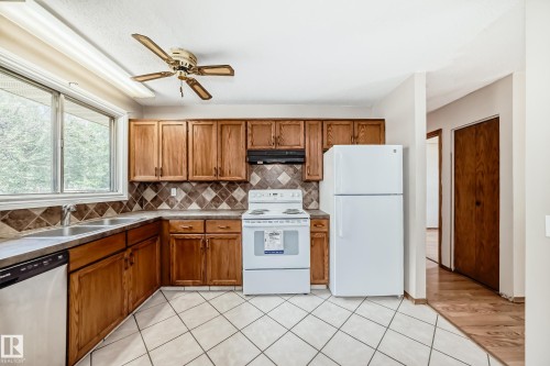 207 Homestead Crescent, Edmonton, AB - Indoor Photo Showing Kitchen With Double Sink