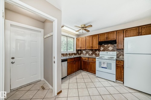 207 Homestead Crescent, Edmonton, AB - Indoor Photo Showing Kitchen