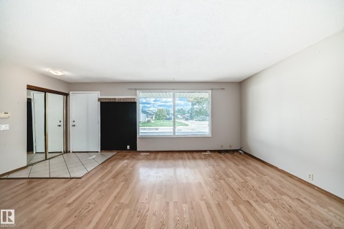 207 Homestead Crescent, Edmonton, AB - Indoor Photo Showing Other Room