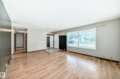 207 Homestead Crescent, Edmonton, AB - Indoor Photo Showing Other Room
