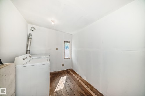 207 Homestead Crescent, Edmonton, AB - Indoor Photo Showing Laundry Room