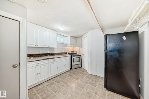 207 Homestead Crescent, Edmonton, AB - Indoor Photo Showing Kitchen
