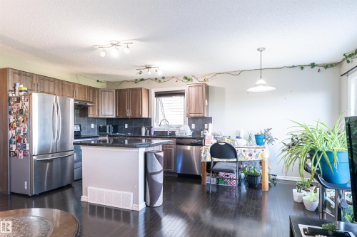 1841 28 Street, Edmonton, AB - Indoor Photo Showing Kitchen