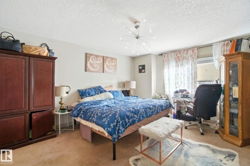 8 1820 34 Avenue, Edmonton, AB - Indoor Photo Showing Bedroom