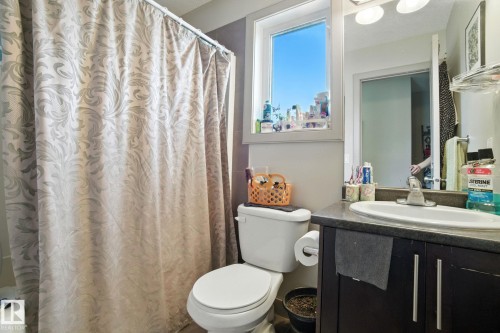 8 1820 34 Avenue, Edmonton, AB - Indoor Photo Showing Bathroom