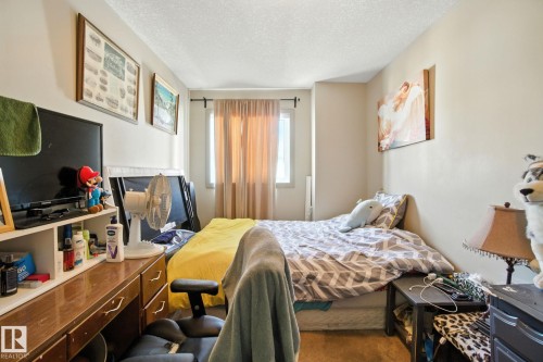 8 1820 34 Avenue, Edmonton, AB - Indoor Photo Showing Bedroom