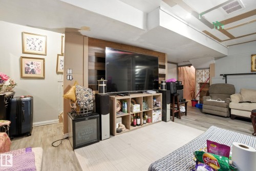 8 1820 34 Avenue, Edmonton, AB - Indoor