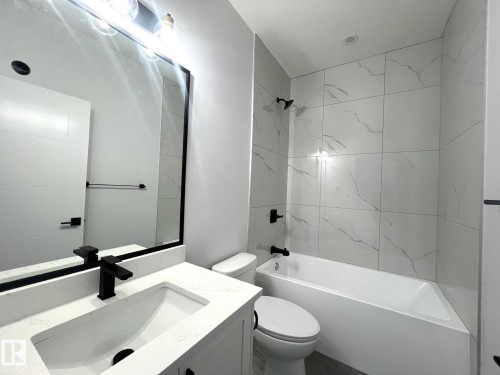 18 Mockingbird Crescent, Fort Saskatchewan, AB - Indoor Photo Showing Bathroom