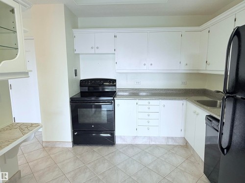 604 11027 87 Avenue, Edmonton, AB - Indoor Photo Showing Kitchen