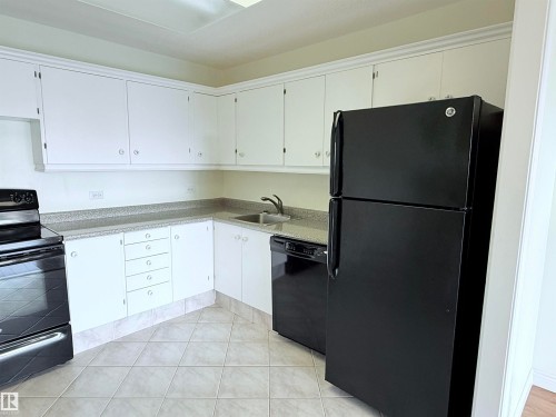 604 11027 87 Avenue, Edmonton, AB - Indoor Photo Showing Kitchen