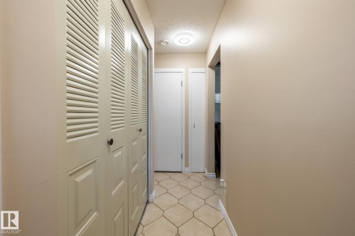 10820 170 Avenue Nw, Edmonton, AB - Indoor