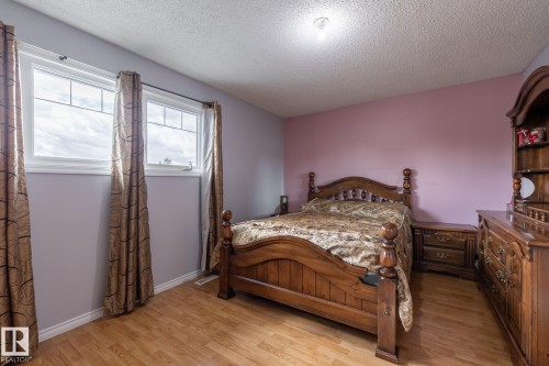 10820 170 Avenue Nw, Edmonton, AB - Indoor Photo Showing Bedroom