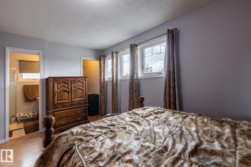 10820 170 Avenue Nw, Edmonton, AB - Indoor Photo Showing Bedroom