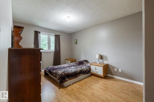 10820 170 Avenue Nw, Edmonton, AB - Indoor Photo Showing Bedroom