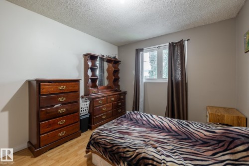 10820 170 Avenue Nw, Edmonton, AB - Indoor Photo Showing Bedroom