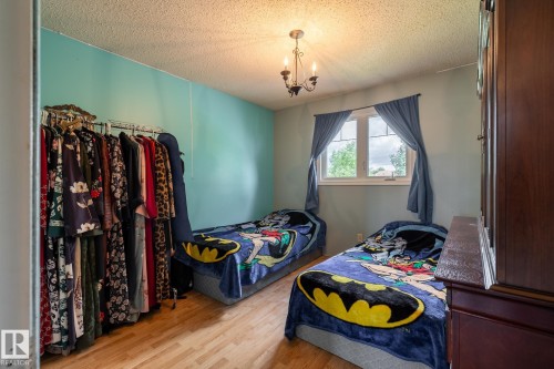 10820 170 Avenue Nw, Edmonton, AB - Indoor Photo Showing Bedroom