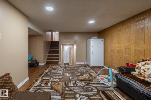 10820 170 Avenue Nw, Edmonton, AB - Indoor