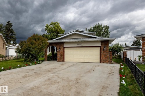 10820 170 Avenue Nw, Edmonton, AB - Outdoor