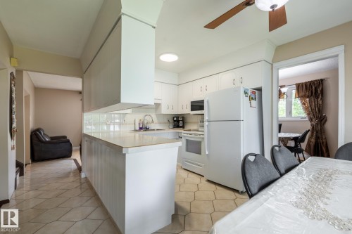 10820 170 Avenue Nw, Edmonton, AB - Indoor Photo Showing Kitchen