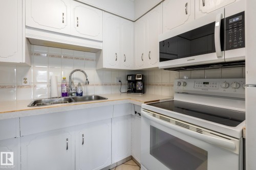 10820 170 Avenue Nw, Edmonton, AB - Indoor Photo Showing Kitchen With Double Sink