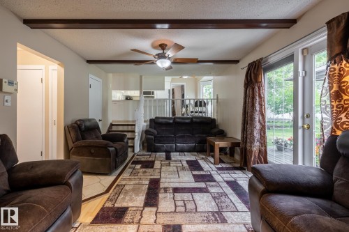 10820 170 Avenue Nw, Edmonton, AB - Indoor Photo Showing Living Room