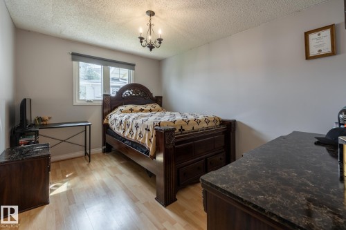 10820 170 Avenue Nw, Edmonton, AB - Indoor Photo Showing Bedroom