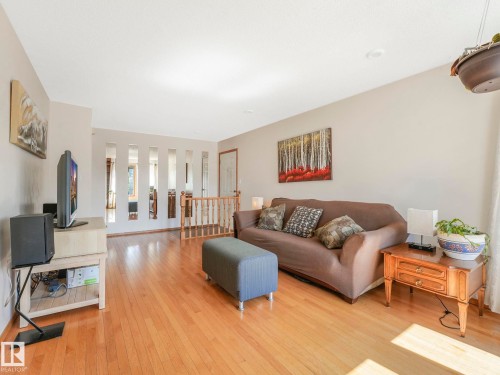 3608 15 Avenue, Edmonton, AB - Indoor Photo Showing Living Room