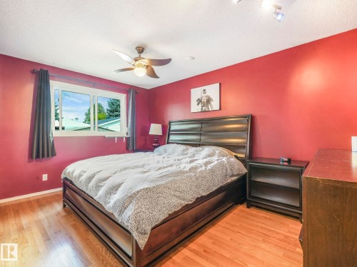 3608 15 Avenue, Edmonton, AB - Indoor Photo Showing Bedroom