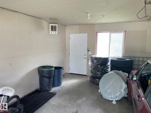 9426/9428 96A Street, Edmonton, AB - Indoor