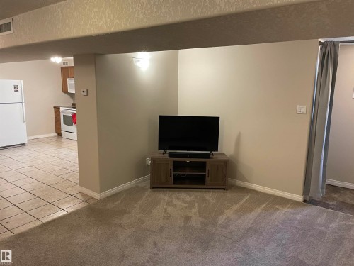 9426/9428 96A Street, Edmonton, AB - Indoor