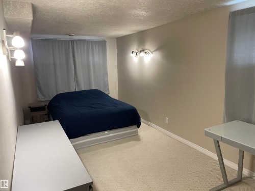 9426/9428 96A Street, Edmonton, AB - Indoor