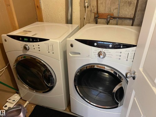 9426/9428 96A Street, Edmonton, AB - Indoor Photo Showing Laundry Room