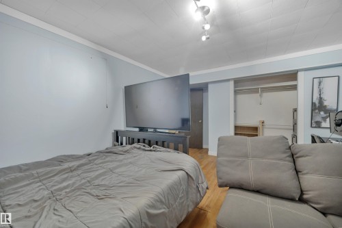 6720 20 Avenue, Edmonton, AB - Indoor Photo Showing Bedroom