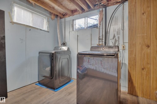6720 20 Avenue, Edmonton, AB - Indoor Photo Showing Laundry Room