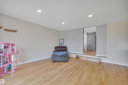 6720 20 Avenue, Edmonton, AB - Indoor