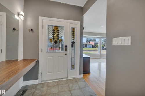 6720 20 Avenue, Edmonton, AB - Indoor Photo Showing Other Room