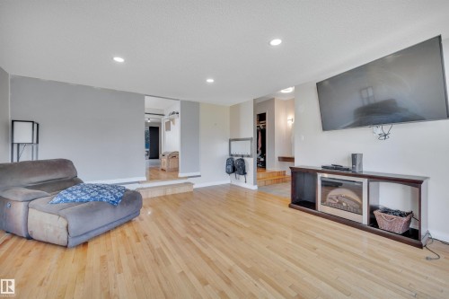 6720 20 Avenue, Edmonton, AB - Indoor Photo Showing Living Room With Fireplace