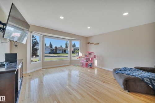 6720 20 Avenue, Edmonton, AB - Indoor