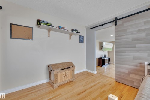 6720 20 Avenue, Edmonton, AB - Indoor