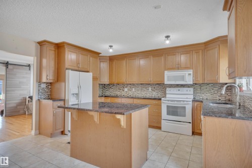 6720 20 Avenue, Edmonton, AB - Indoor Photo Showing Kitchen
