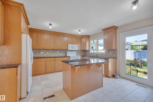 6720 20 Avenue, Edmonton, AB - Indoor Photo Showing Kitchen