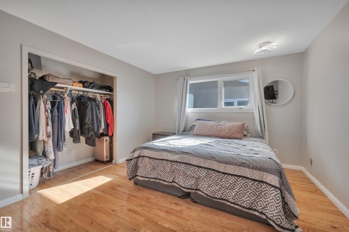 6720 20 Avenue, Edmonton, AB - Indoor Photo Showing Bedroom