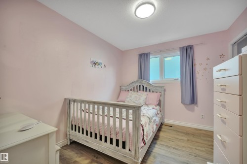 6720 20 Avenue, Edmonton, AB - Indoor Photo Showing Bedroom