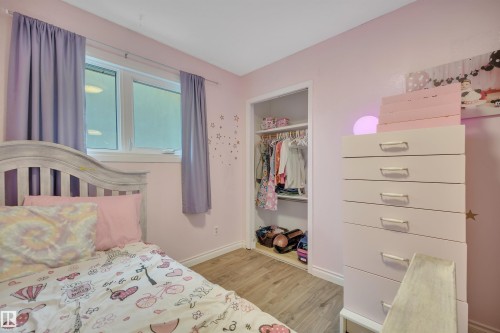 6720 20 Avenue, Edmonton, AB - Indoor Photo Showing Bedroom