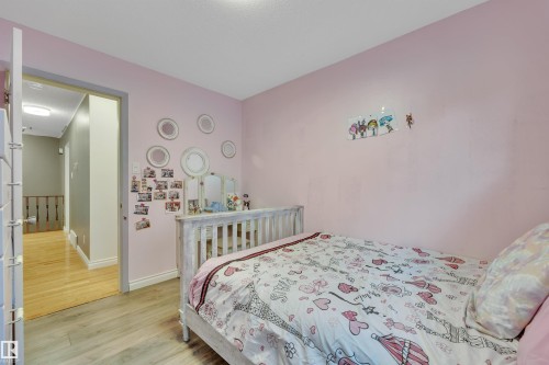 6720 20 Avenue, Edmonton, AB - Indoor Photo Showing Bedroom