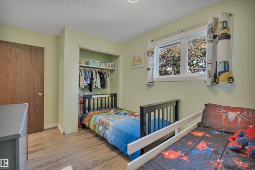 6720 20 Avenue, Edmonton, AB - Indoor Photo Showing Bedroom