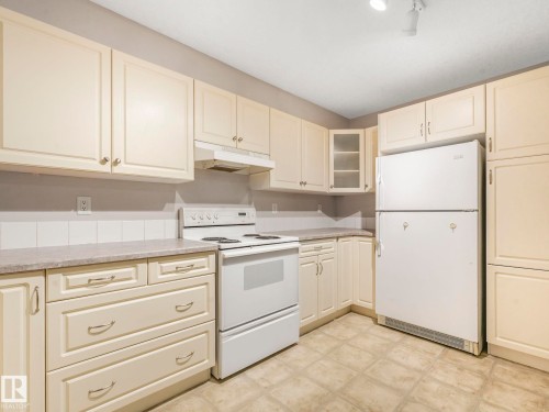 114 6220 Fulton Road, Edmonton, AB - Indoor Photo Showing Kitchen