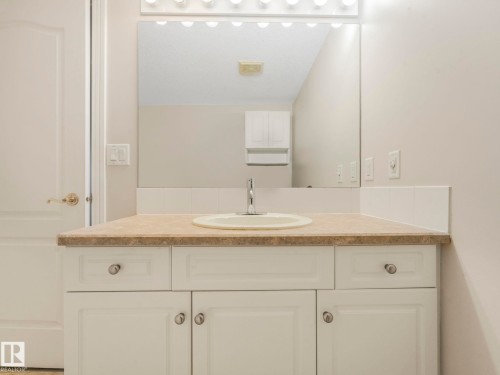 114 6220 Fulton Road, Edmonton, AB - Indoor Photo Showing Bathroom