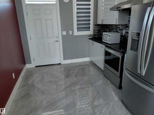 10451 157 Street, Edmonton, AB - Indoor Photo Showing Kitchen