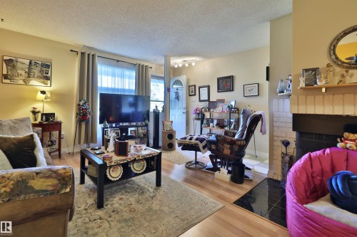 127 2204 118 Street, Edmonton, AB - Indoor Photo Showing Living Room